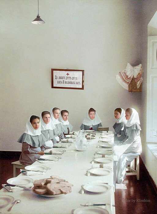55 επιχρωματισμένες φωτογραφίες απο την προεπαναστατική και κομμουνιστική Ρωσία