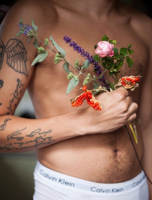 «Αγάπη, λαγνεία, ελευθερία»: Μια «καλειδοσκοπική» έκθεση queer φωτογραφίας