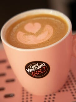 Ο Caffè Vergnano δεν είναι ένας συνηθισμένος καφές- είναι ένας espresso γένους θηλυκού