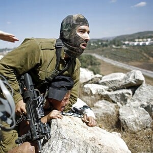 Γιατί οι ισραηλινοί στρατιώτες φοράνε μάσκα