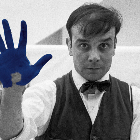 Yves Klein, ο άνθρωπος που ανακάλυψε ένα χρώμα