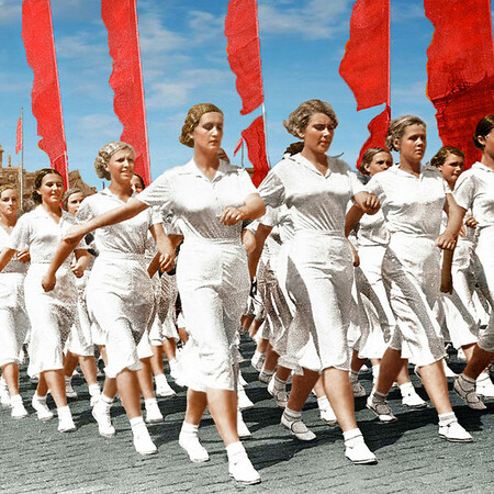 55 επιχρωματισμένες φωτογραφίες απο την προεπαναστατική και κομμουνιστική Ρωσία
