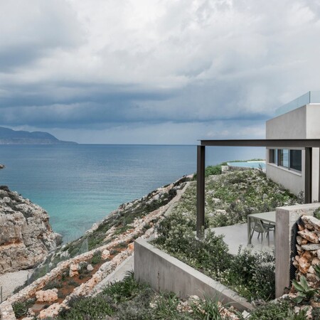 Μια επιβλητική κατοικία στην Κρήτη δεσπόζει πάνω από το φαράγγι του Αποκόρωνα