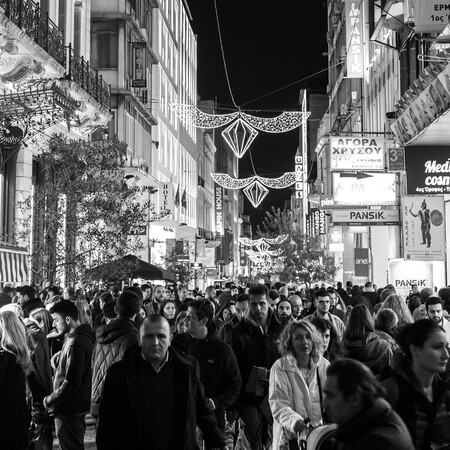 Νυχτερινός περίπατος στην χριστουγεννιάτικη Αθήνα