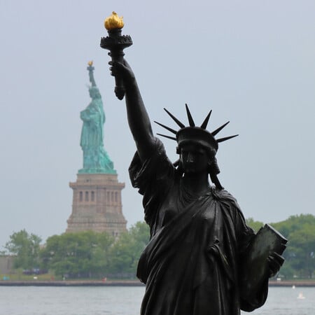 Η Ουάσινγκτον απέκτησε το δικό της Άγαλμα της Ελευθερίας- Τη «μικρή αδελφή»