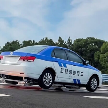 Η Κίνα δοκιμάζει «ιπτάμενο αυτοκίνητο» με μαγνήτη και φτάνει μέχρι 230 χλμ/ώρα