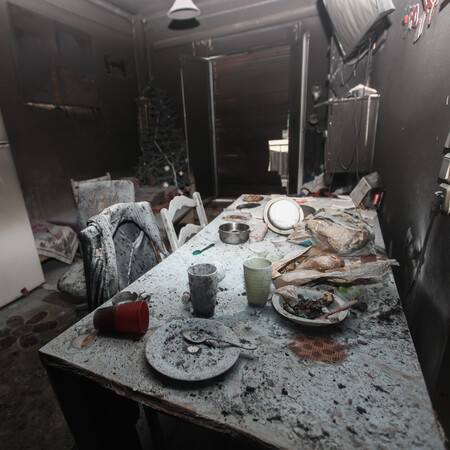 Πώς ξεκίνησε η φωτιά στον Κολωνό; «Ο πατέρας ήταν σε κατάσταση μέθης» - Εικόνες από το διαμέρισμα