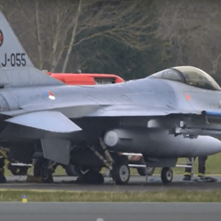 Ολλανδία: F-16 συγκρούστηκε με πουλί και έκανε αναγκαστική προσγείωση 