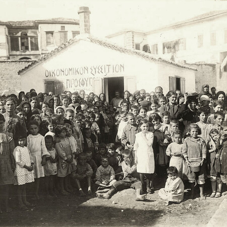5 αποσπάσματα για την αφιλόξενη υποδοχή των προσφύγων το 1922 (Βαμβακάρης, Σεφέρης, Αθανασιάδης, Βενέζης, πρίγκιπας Ανδρέας) 