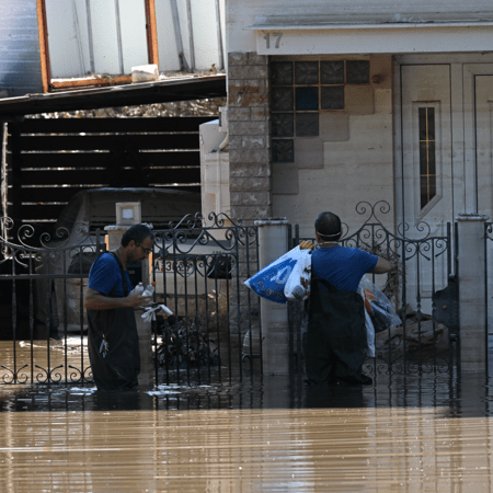 Θεσσαλία: Πρωτοβουλίες για την αποκατάσταση των αστέγων από τις πλημμύρες στα Τρίκαλα