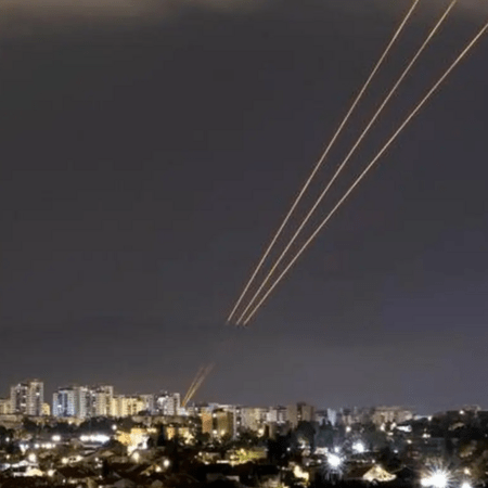 New York Times: 185 drones και 36 πύραυλοι Κρουζ εκτοξεύτηκαν από το Ιράν προς το Ισραήλ