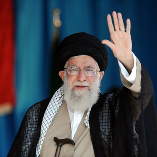 Προειδοποίηση Χαμενεΐ για απόκρουση της «διείσδυσης» των επιρροών της Δύσης