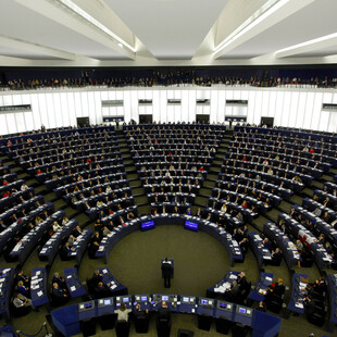 Το Ευρωκοινοβούλιο υπόσχεται να εξαλείψει τις διακρίσεις στη διοίκηση