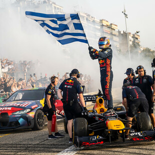 Το Red Bull Showrun by Alumil έκανε τη Θεσσαλονίκη πίστα της Formula 1- και το ζήσαμε από κοντά