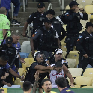 Επεισόδια στο Βραζιλία-Αργεντινή: Συγκρούσεις οπαδών με την αστυνομία