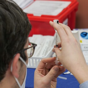 Οι χώρες της ΕΕ κατέστρεψαν εμβόλια κατά του κορονοϊού αξίας 4 δισ. ευρώ