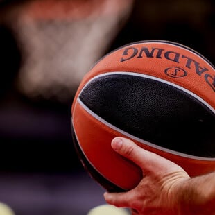 Μπασκετμπολίστας του Περιστερίου κατηγορείται και αναζητείται για ξυλοδαρμό της συντρόφου του