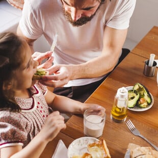 Οι λάθος τρόποι των γονιών για την ισορροπημένη διατροφή των παιδιών τους