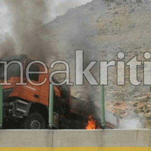 Φωτιά σε εν κινήσει φορτηγό στον ΒΟΑΚ-Εγκλωβισμένα δεκάδες αυτοκίνητα