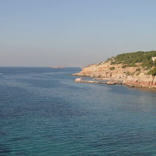 Ελικόπτερο έπεσε στη μαρίνα Βουλιαγμένης