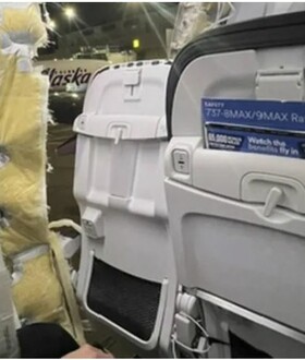 Μαρτυρία επιβάτη της Alaska Airlines: Καθόμουν δίπλα στο τμήμα που αποκολλήθηκε - Μου έφυγε το κινητό, τα παπούτσια και οι κάλτσες