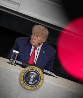 Ρήγμα στο MAGA μετά τα χτυπήματα Τραμπ στο Ιράν - Οργή για την εγκατάλειψη του «America First»