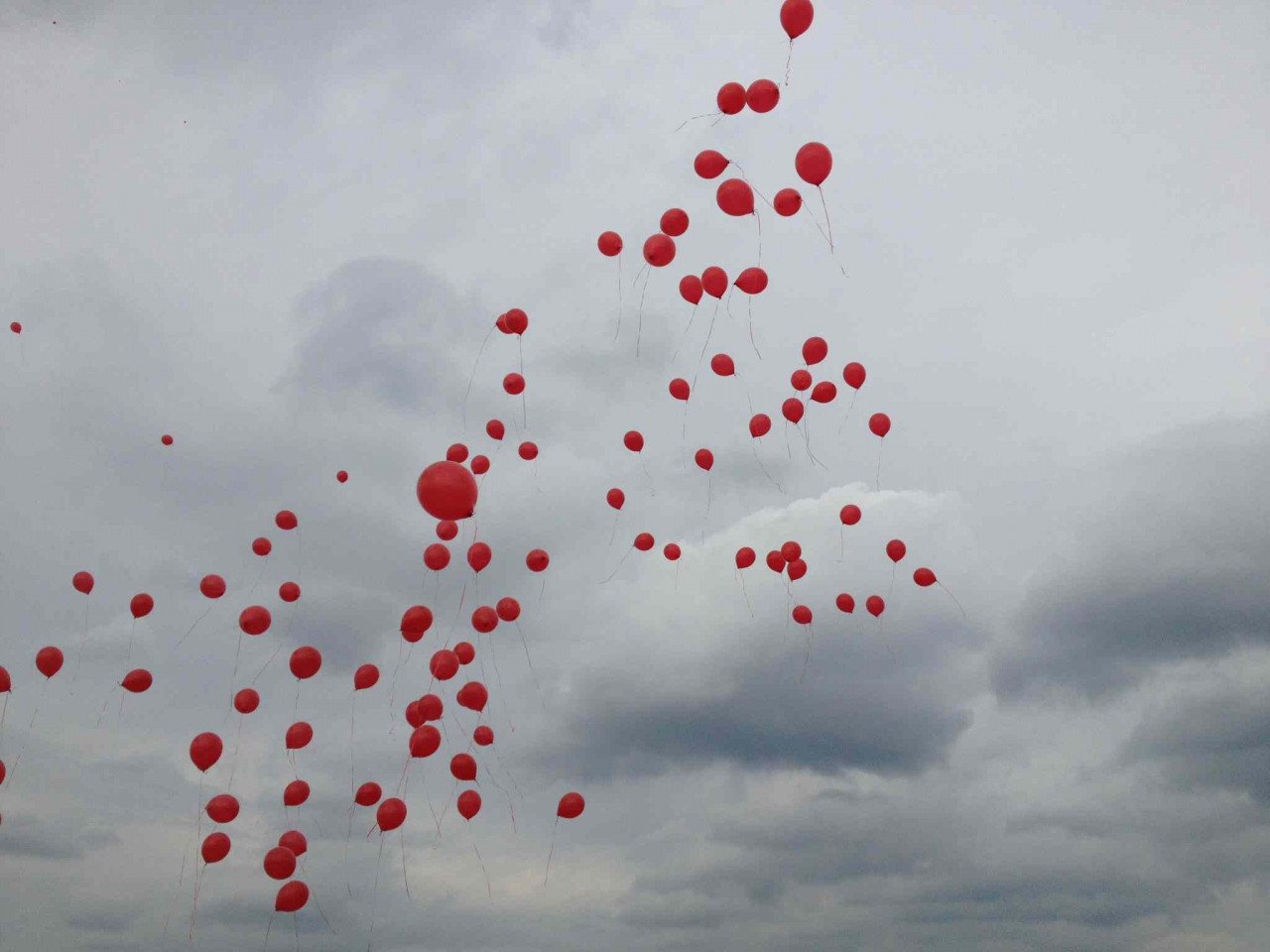 http://www.lifo.gr/uploads/image/594711/Balloons_02.jpg