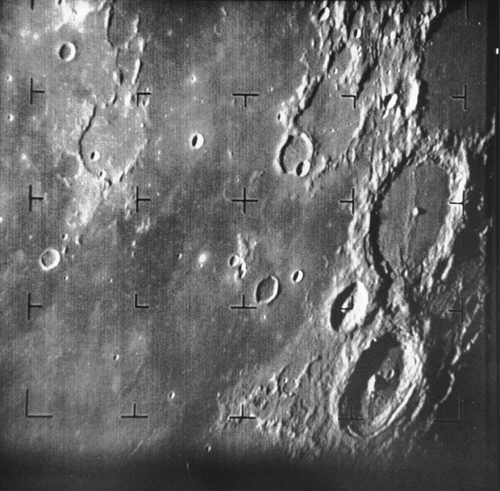 Η πρώτη λεπτομερής φωτογραφία της Σελήνης, που τραβήχτηκε πριν από ακριβώς 50 χρόνια, από το διαστημικό όχημα Ranger 7 της NASA