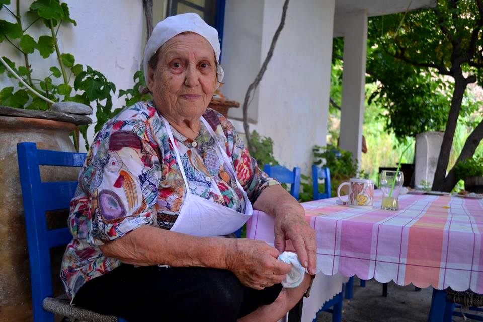 “Η μακροζωία των κατοίκων της Ικαρίας οφείλεται στην αναισθησία, το κρασί και το μέλι”… 