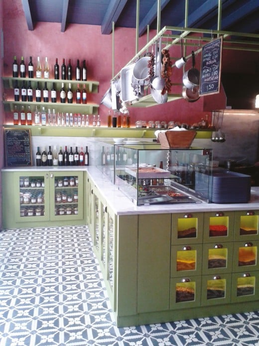 Manas Kouzina-Kouzina - Restaurant in Psyrri, Athens