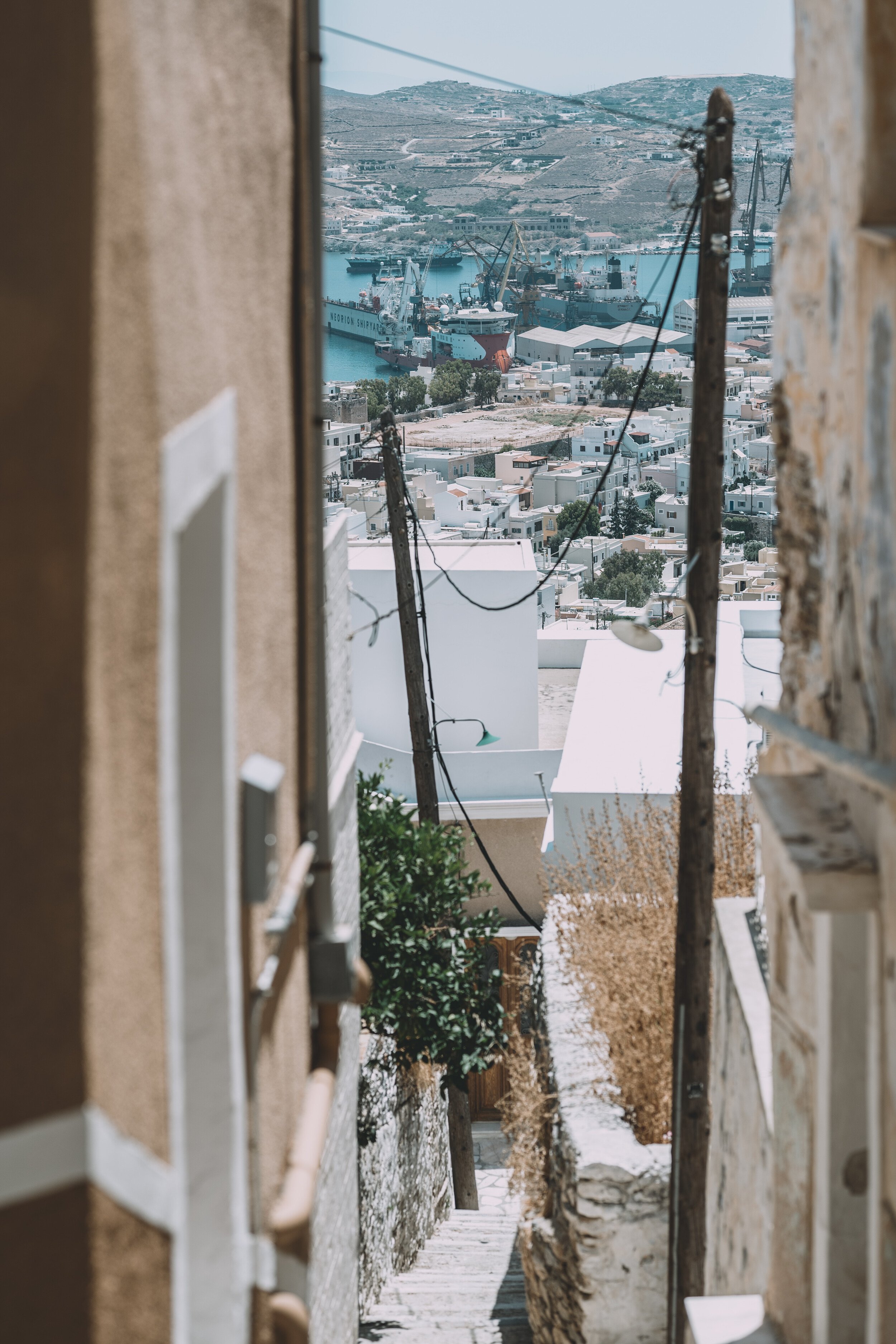 Μια βόλτα στον μεσαιωνικό οικισμό της Άνω Σύρου 