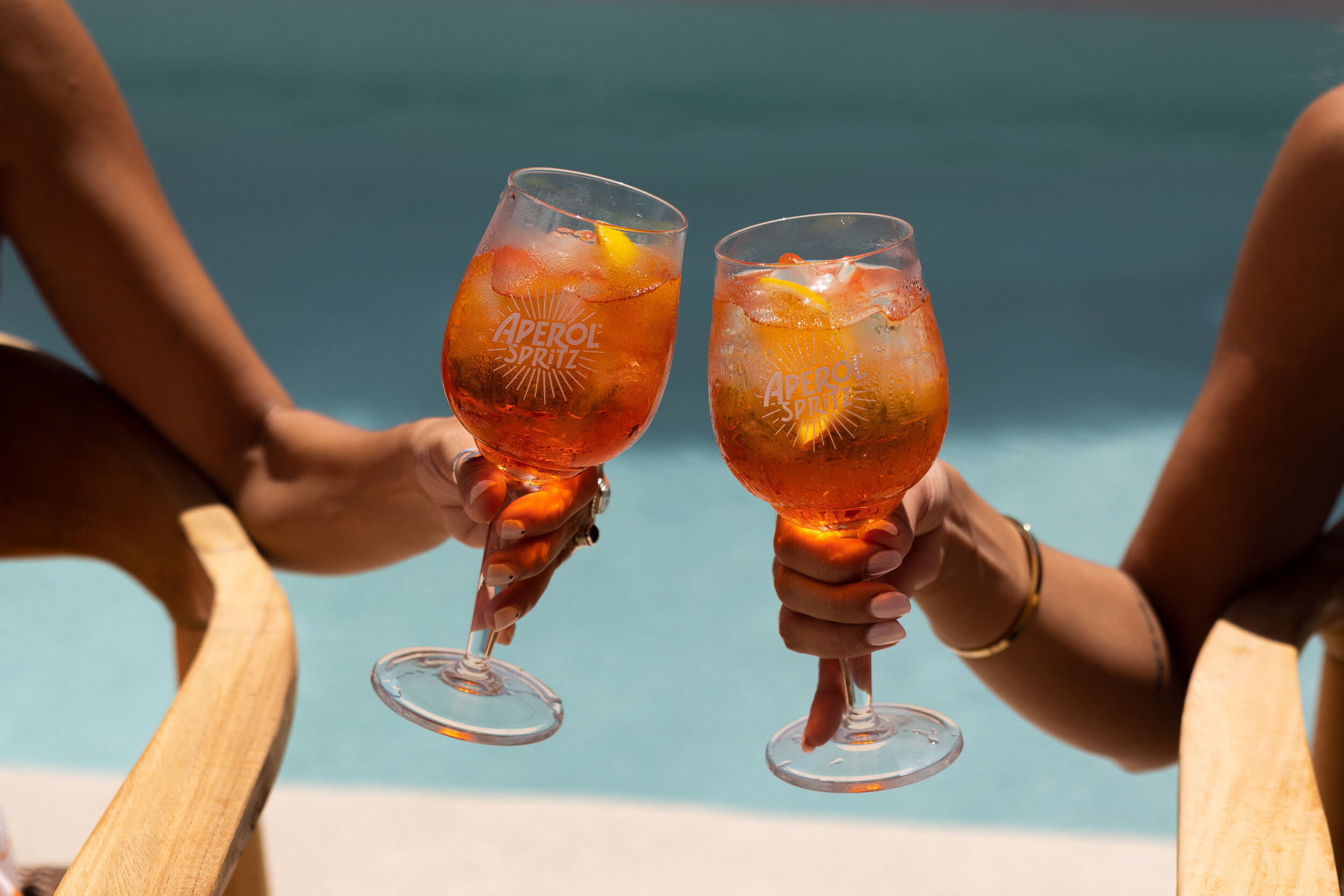 Και φέτος το καλοκαίρι, πίνουμε Aperol Spritz, ίσως το πιο διάσημο aperitivo στον κόσμο