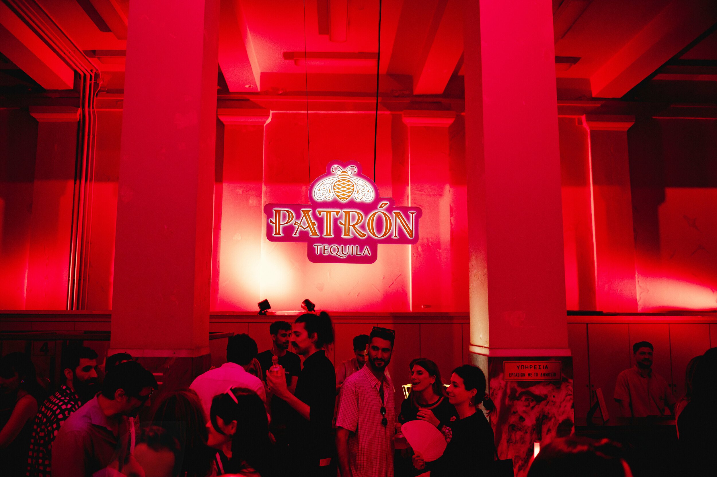 H Patrón γιόρτασε την Παγκόσμια Ημέρα Paloma σερβίροντας cocktail στο viral party του χώρου τέχνης Τhe Intermission