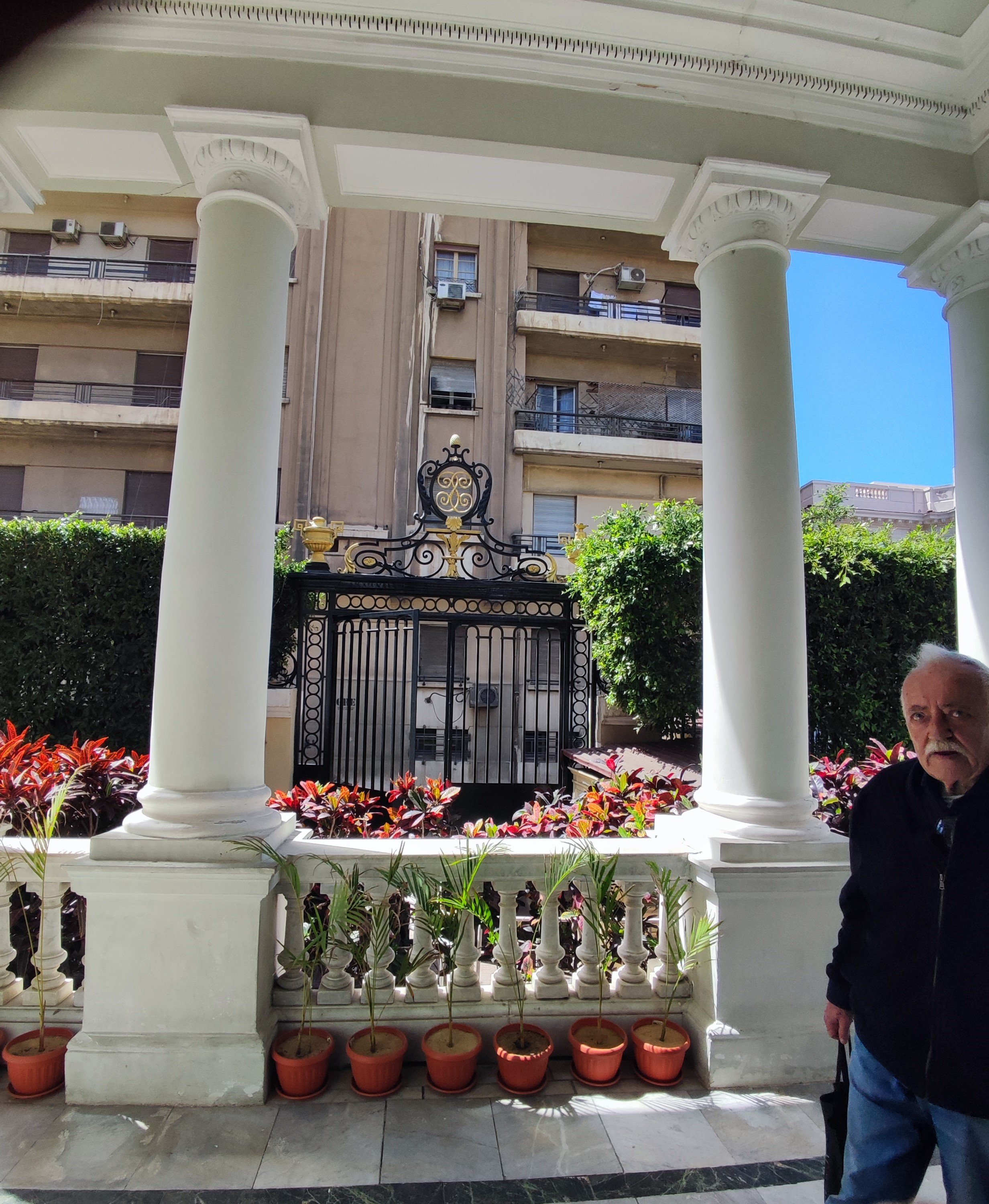 Τρία Αλεξανδρινά Μέγαρα: Φίννεϋ, Ρόλο, Σαλβάγου