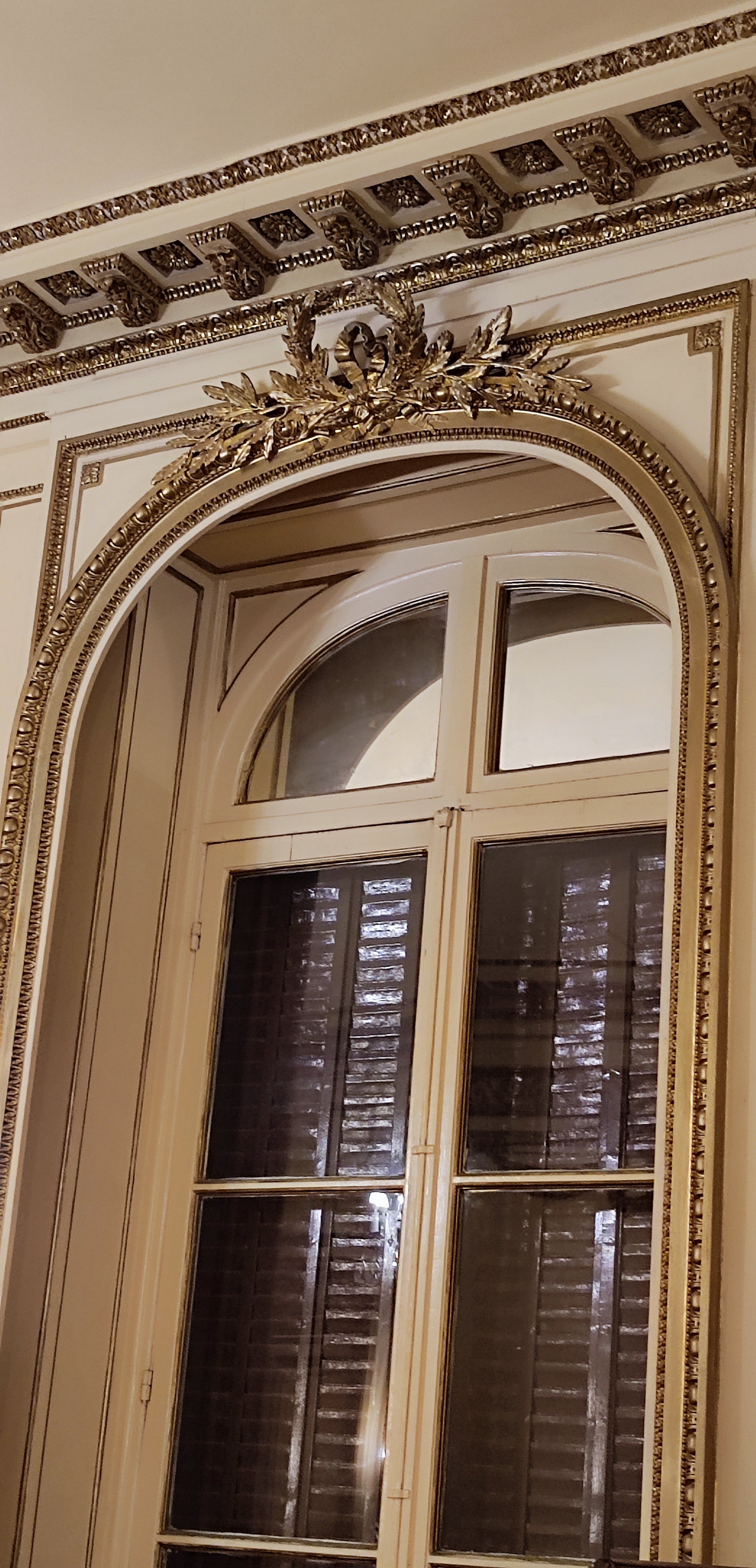 Τρία Αλεξανδρινά Μέγαρα: Φίννεϋ, Ρόλο, Σαλβάγου