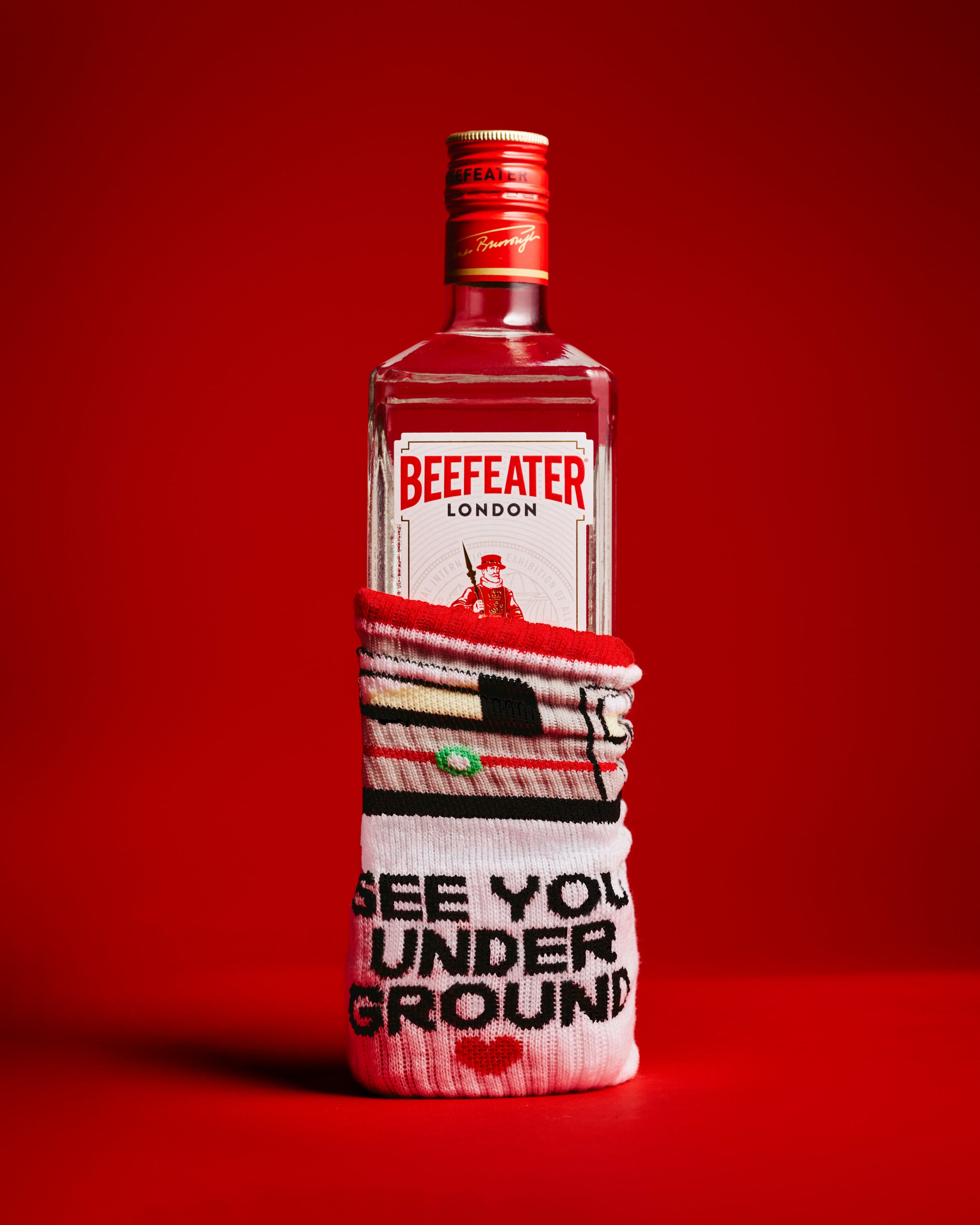 Beefeater x Ode to Socks: Το ολόφρεσκο, αναπάντεχο crossover του αθηναϊκού urban στιλ 