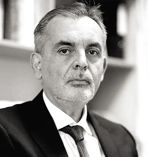 ΣΠΗΛΙΟΣ ΜΑΝΩΛΑΚΟΠΟΥΛΟΣ Καθηγητής Παθολογίας-Γαστρεντερολογίας στην Ιατρική Σχολή του ΕΚΠΑ & υπεύθυνος Ηπατογαστρεντερο-λογικής Μονάδας στη Β’ Πανεπιστημιακή Παθολογική Κλινική στο ΓΝΑ «Ιπποκράτειο»