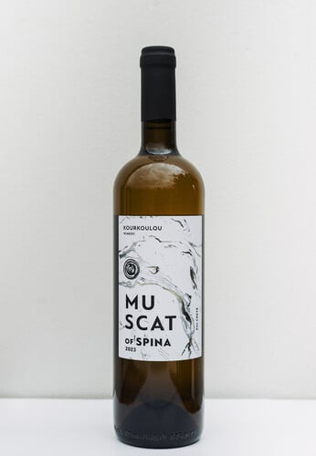 sparkling ρετσίνα Botanic από το οινοποιείο Νικολού στην Αττική.