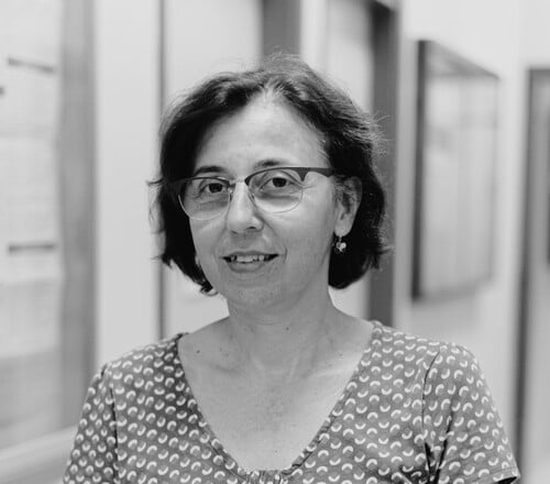  Άννα Ρούσσου, Καθηγήτρια Γλωσσολογίας στο Τμήμα Φιλολογίας και Πρόεδρο της Επιτροπής Ισότητας των Φύλων του Πανεπιστημίου Πατρών