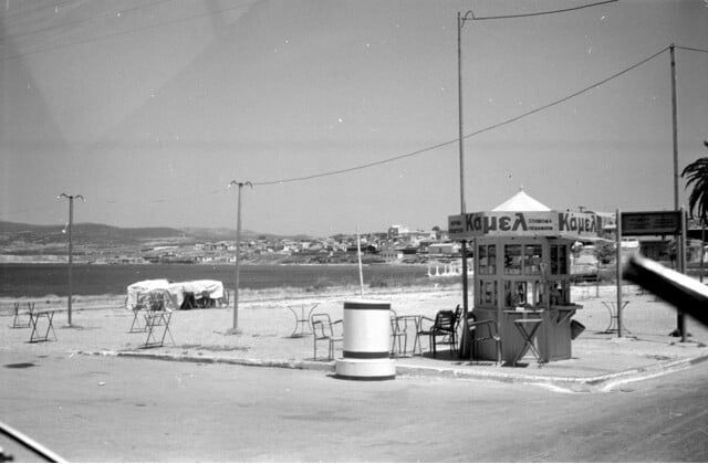 Στην αρχαία και τη νέα Κόρινθο μια μέρα του 1960 | LiFO