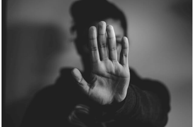 Εργαλείο τεχνητής νοημοσύνης εντοπίζει τον κίνδυνο ενδοοικογενειακής βίας  χρόνια πριν τα θύματα ζητήσουν βοήθεια | LiFO