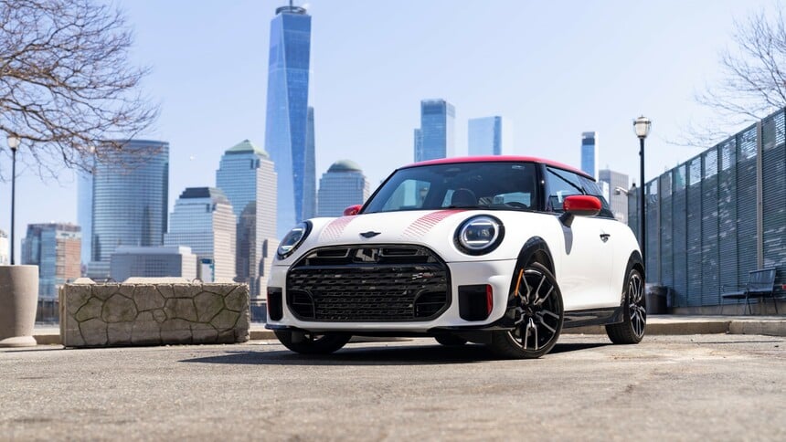 To MINI John Cooper Works στους δρόμους της Νέας Υόρκης
