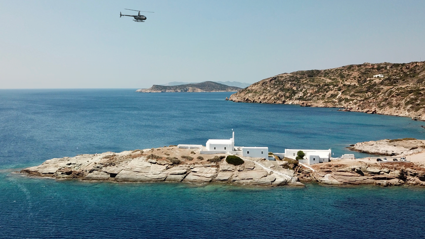 3 Νησιά σε 24 Ώρες Ένα μικρό ελικόπτερο που χώρεσε ένα μεγάλο καλοκαίρι