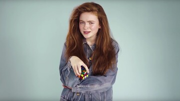 H Sadie Sink του Stranger Things παρουσιάζει τα πιο χαρακτηριστικά trends των 80s
