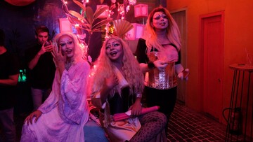 Οι drag queens της Κουάλα Λουμπούρ ζουν κόντρα στο σύστημα