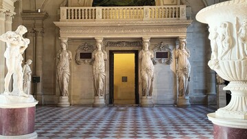 Μέσα στην Αίθουσα των Καρυάτιδων στο Λούβρο