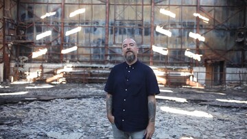 Αναγνώσεις: Ο Freddie F. απαγγέλλει ένα δικό του τραγούδι