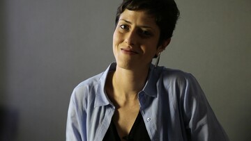 Αναγνώσεις: Η σκηνοθέτις Ιώ Βουλγαράκη διαβάζει από το «Ορλάντο» της Βιρτζίνια Γουλφ