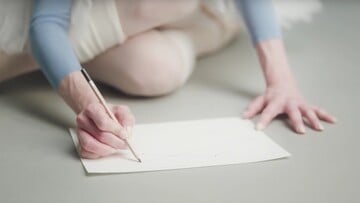 Τα βήματα της Ζαχαρένιας Νεράιδας, από τον «Καρυοθραύστη», μέσα από τον φακό του Μάριο Τεστίνο