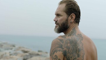 «Ας σταματήσουμε να εισβάλλουμε σε άλλες χώρες και ας αρχίσουμε να κατακτάμε κ...ς»